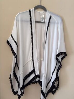 Chicos Black and White Ruana